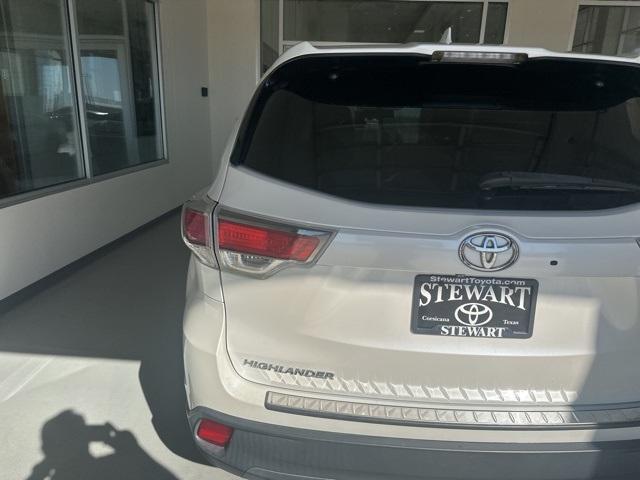 used 2014 Toyota Highlander car, priced at $14,977