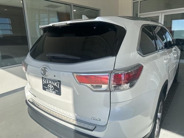 used 2014 Toyota Highlander car, priced at $14,977