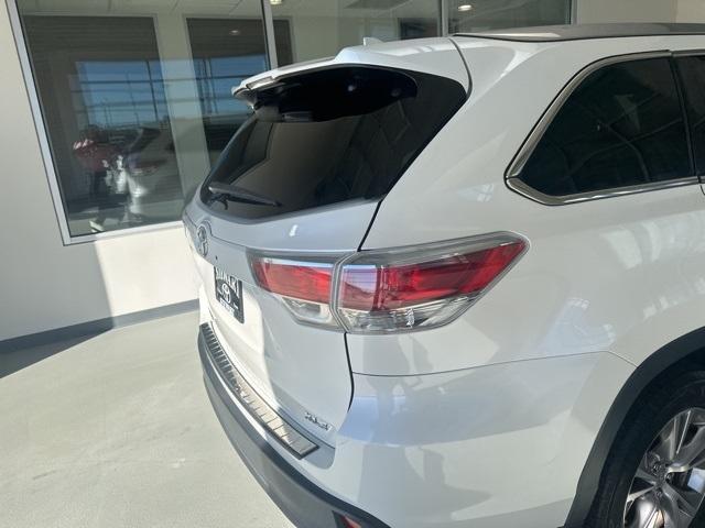 used 2014 Toyota Highlander car, priced at $14,977