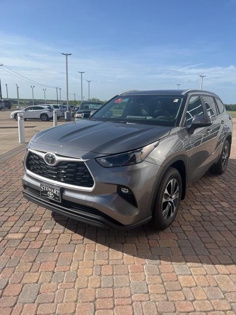 new 2025 Toyota Highlander car, priced at $46,731