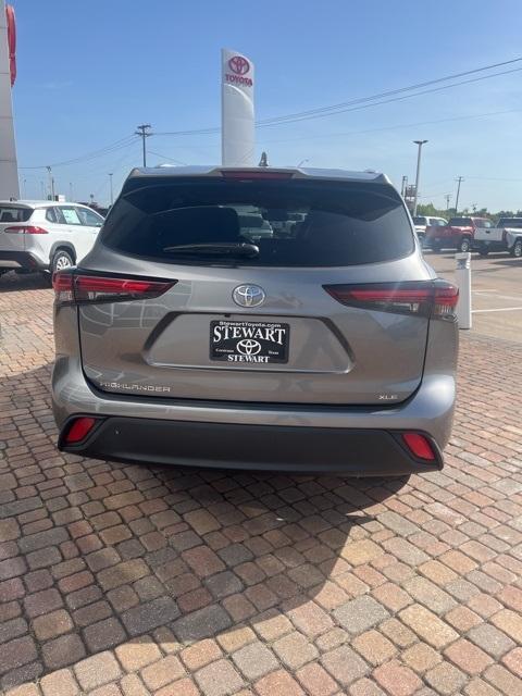 new 2025 Toyota Highlander car, priced at $46,731