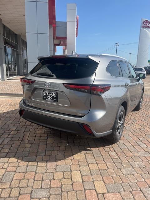 new 2025 Toyota Highlander car, priced at $46,731