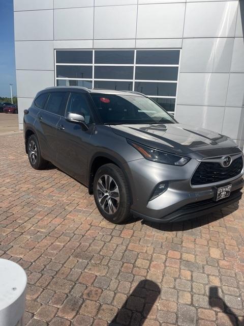 new 2025 Toyota Highlander car, priced at $46,731