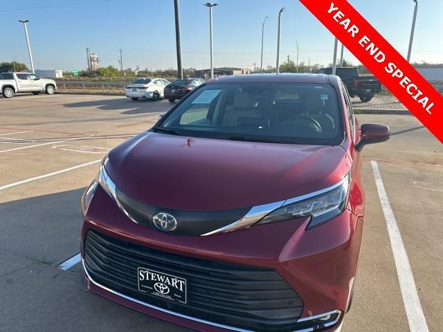 used 2021 Toyota Sienna car, priced at $38,600