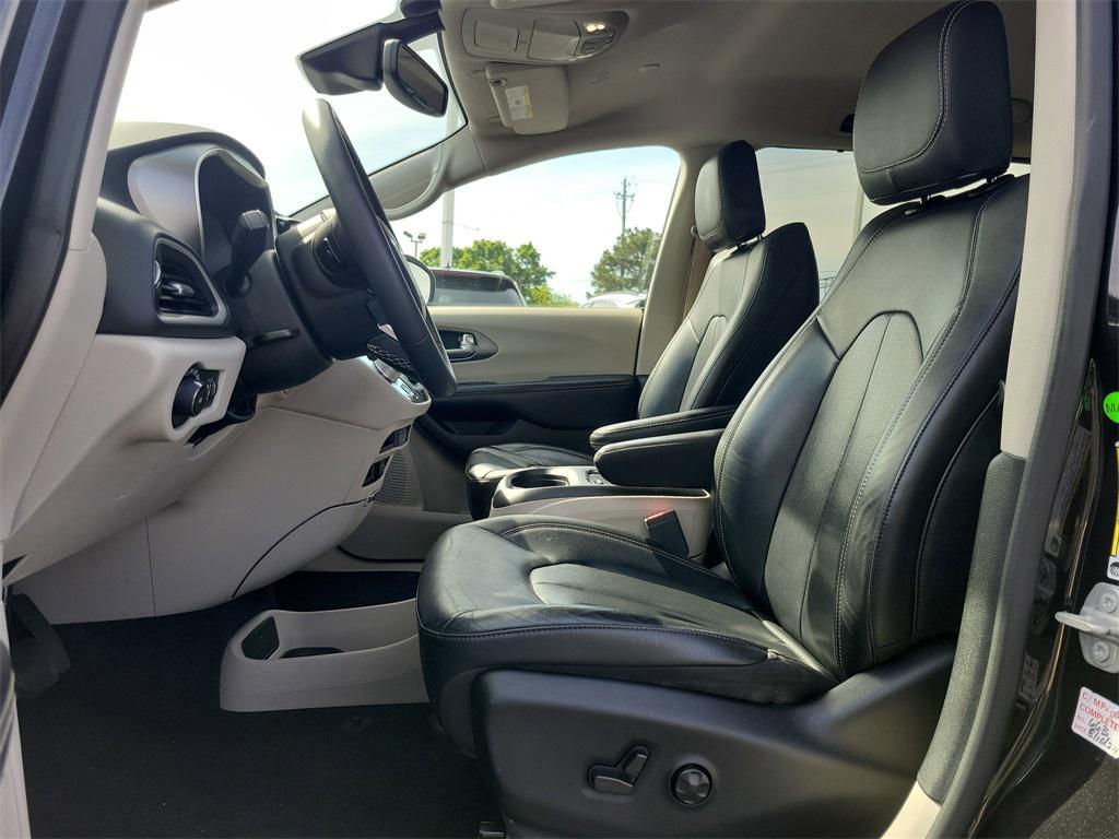 used 2022 Chrysler Pacifica car, priced at $20,547