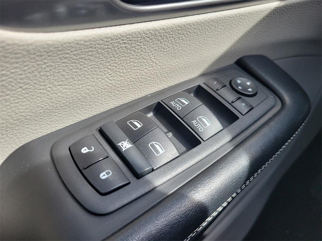 used 2022 Chrysler Pacifica car, priced at $20,547