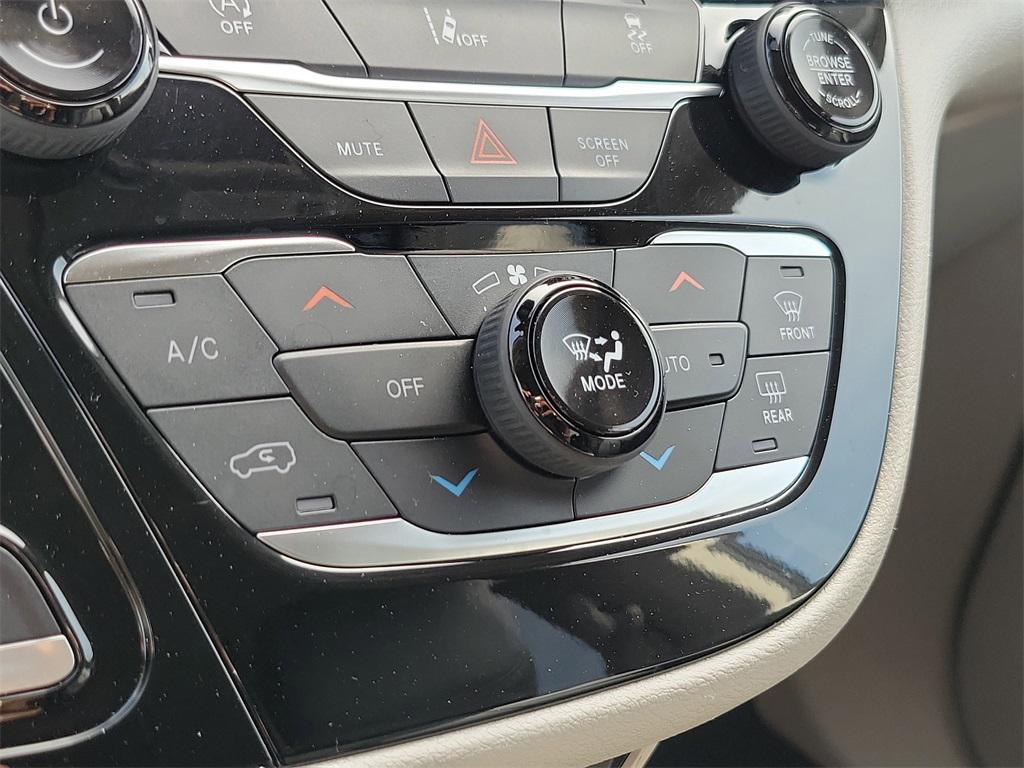 used 2022 Chrysler Pacifica car, priced at $20,547