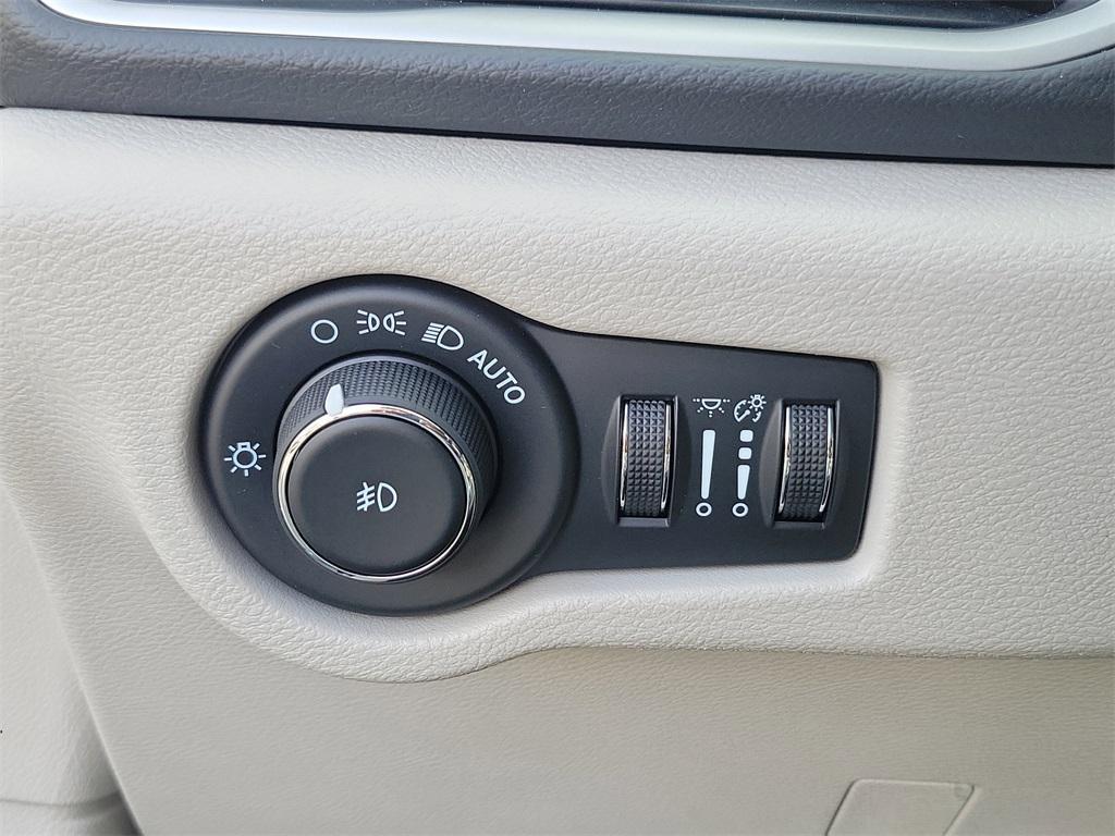 used 2022 Chrysler Pacifica car, priced at $20,547