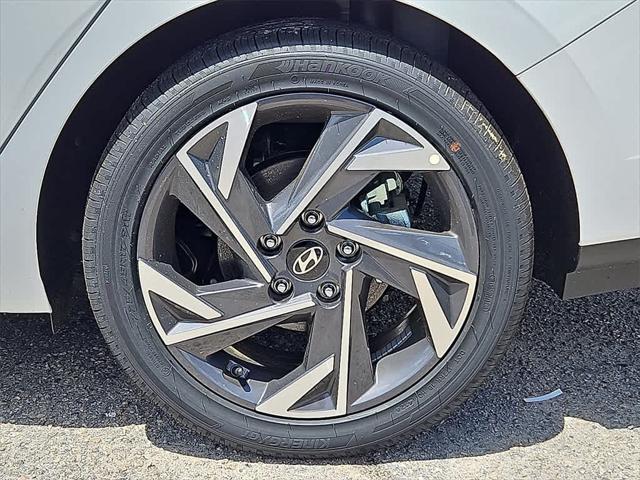 new 2025 Hyundai Elantra car, priced at $27,281