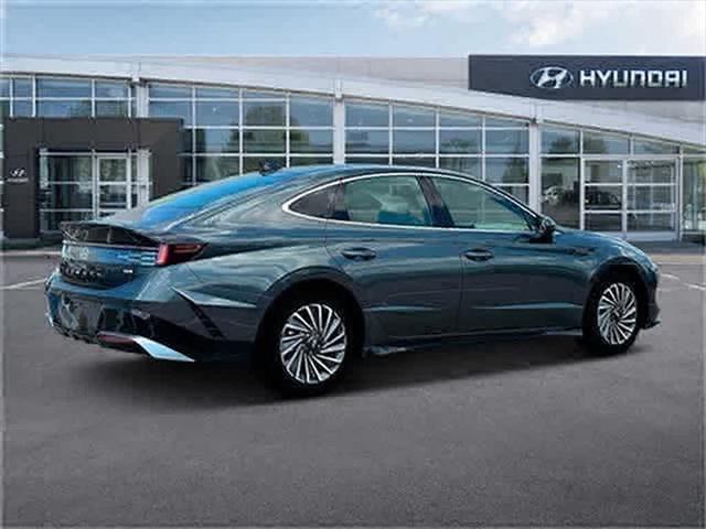 new 2025 Hyundai Sonata Hybrid car, priced at $37,649