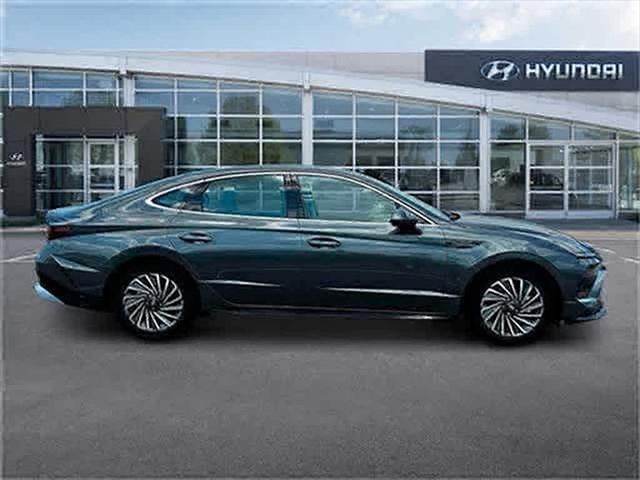 new 2025 Hyundai Sonata Hybrid car, priced at $37,649