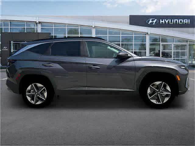 new 2025 Hyundai TUCSON Hybrid car, priced at $38,295
