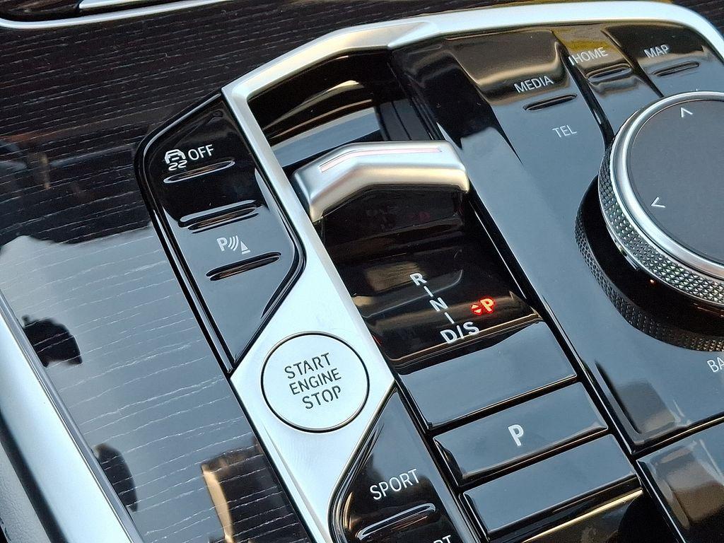 new 2026 BMW X7 car, priced at $101,465