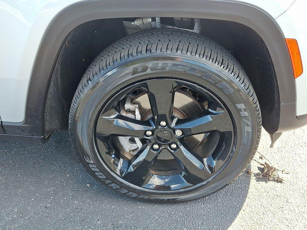 used 2023 Jeep Grand Cherokee L car, priced at $31,394