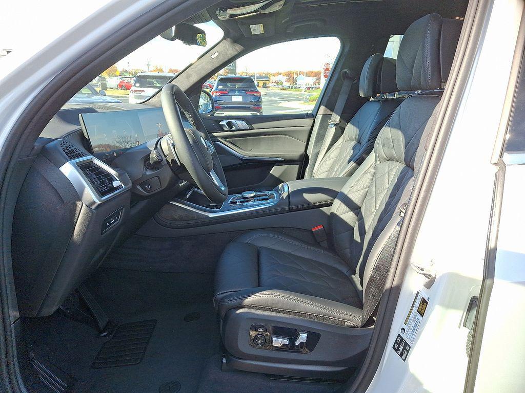new 2026 BMW X7 car, priced at $95,925