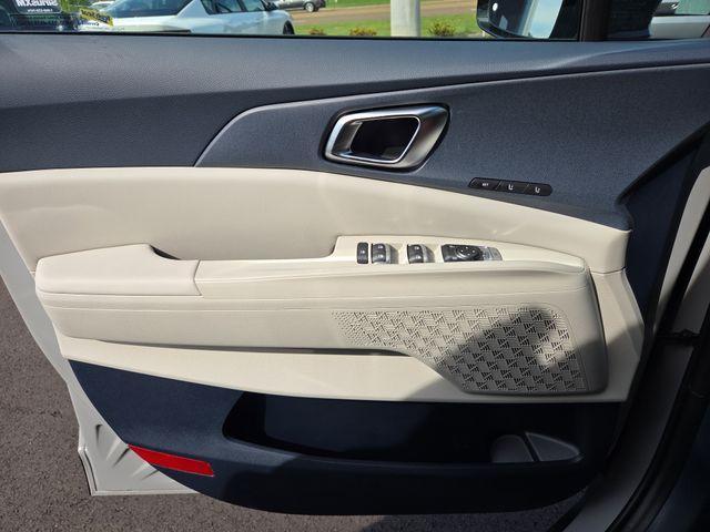 new 2026 Kia Carnival Hybrid car, priced at $48,422
