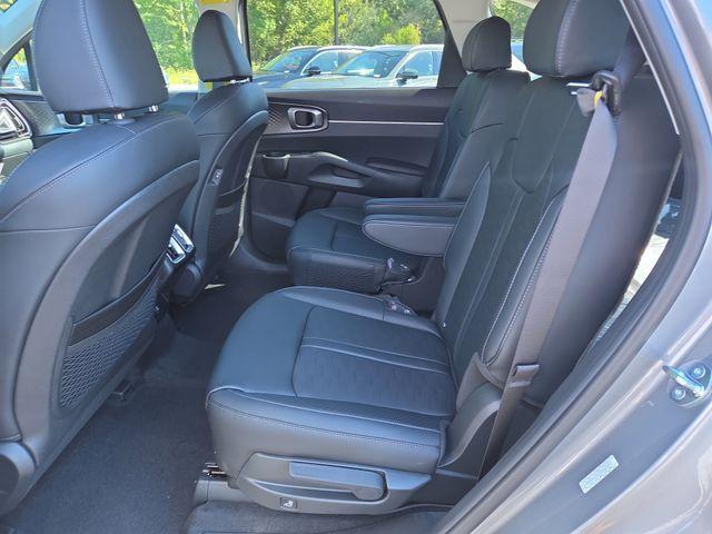 new 2025 Kia Sorento Hybrid car, priced at $36,302