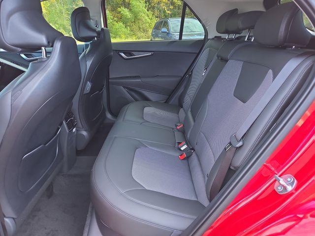 new 2025 Kia Niro Plug-In Hybrid car, priced at $33,053