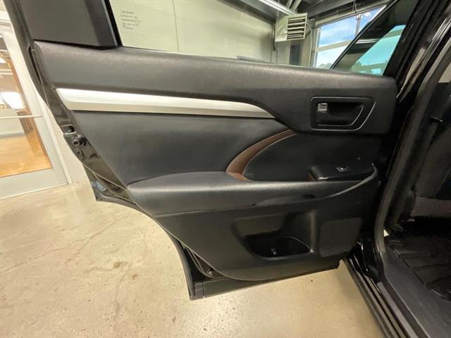used 2014 Toyota Highlander car, priced at $11,850