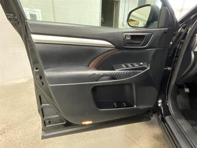 used 2014 Toyota Highlander car, priced at $11,850