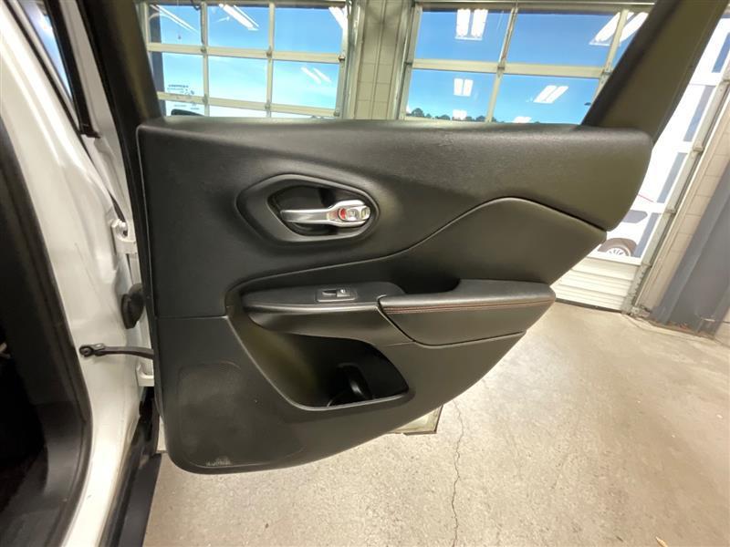 used 2019 Jeep Cherokee car, priced at $10,995