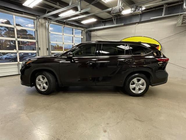 used 2022 Toyota Highlander car, priced at $24,995