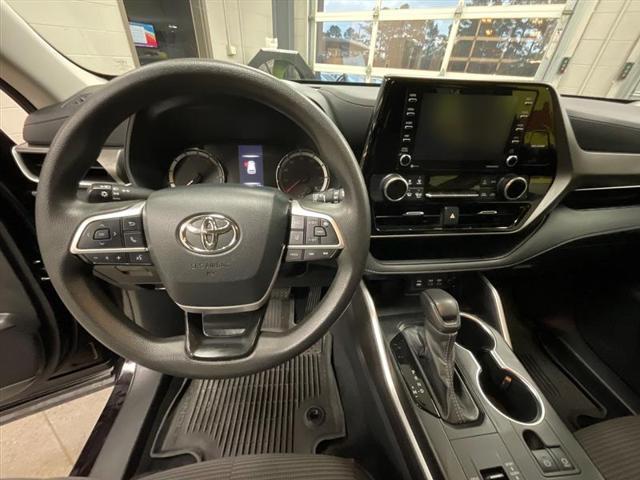 used 2022 Toyota Highlander car, priced at $24,995