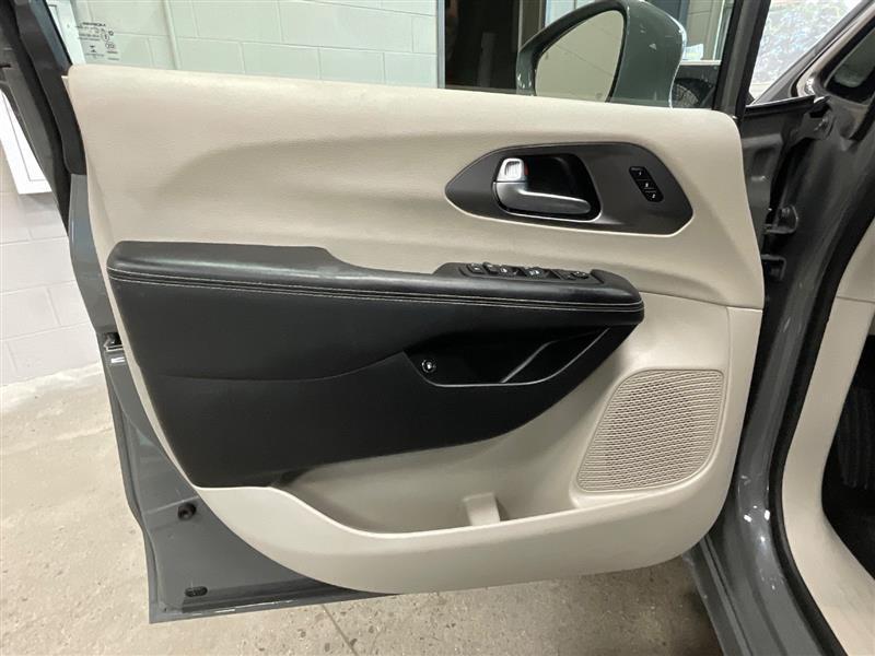 used 2022 Chrysler Pacifica Hybrid car, priced at $14,995