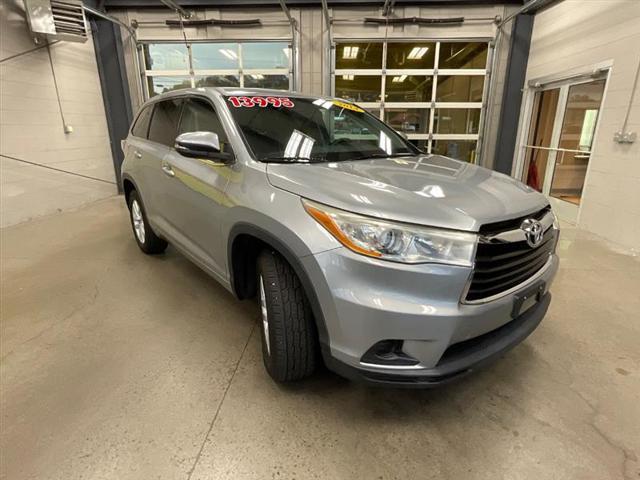 used 2014 Toyota Highlander car, priced at $13,995