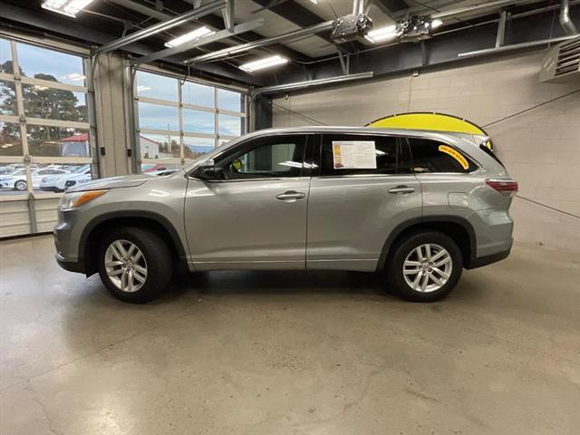 used 2014 Toyota Highlander car, priced at $13,995