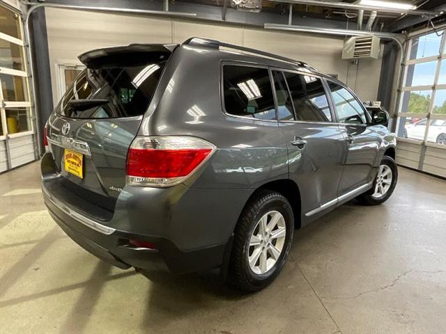used 2013 Toyota Highlander car, priced at $15,995