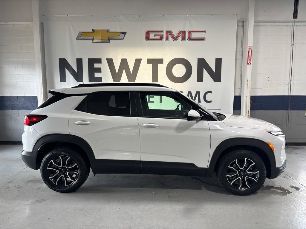 new 2025 Chevrolet TrailBlazer car, priced at $29,325