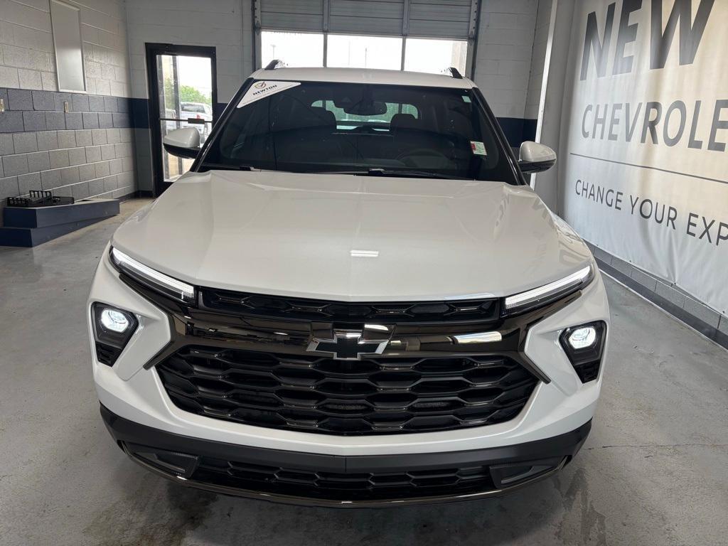 new 2025 Chevrolet TrailBlazer car, priced at $29,325