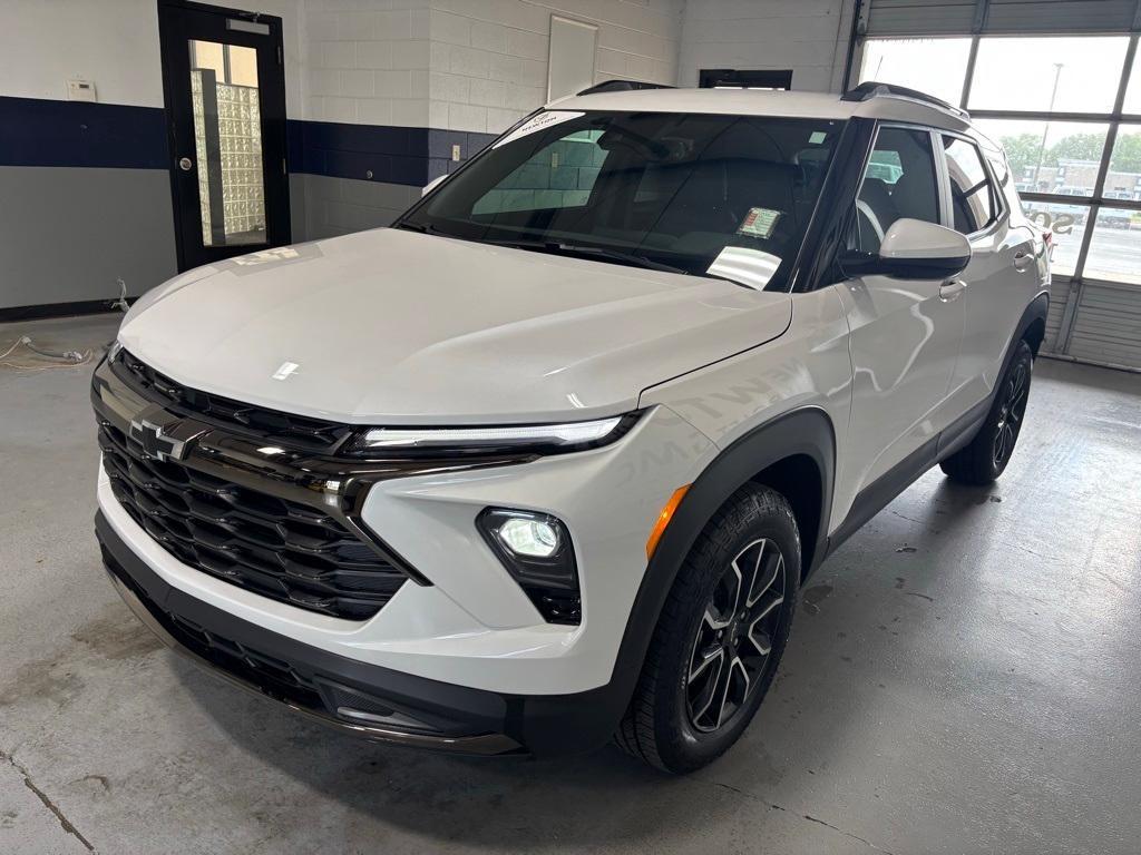 new 2025 Chevrolet TrailBlazer car, priced at $29,325