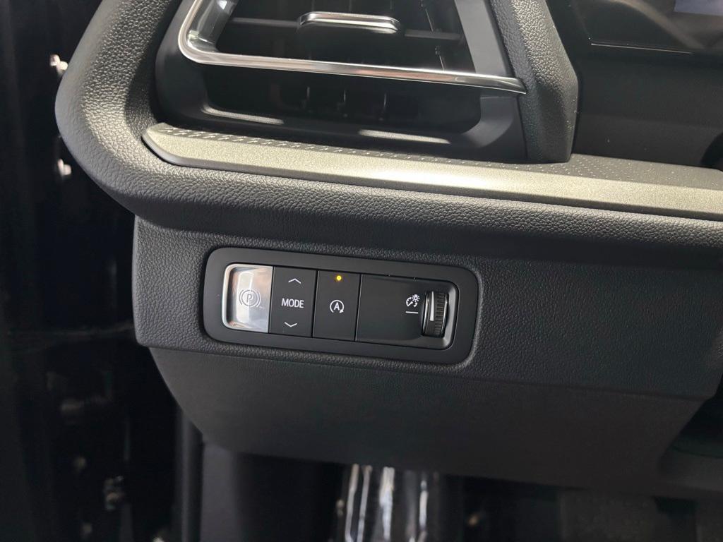 new 2026 Chevrolet Traverse car, priced at $42,624