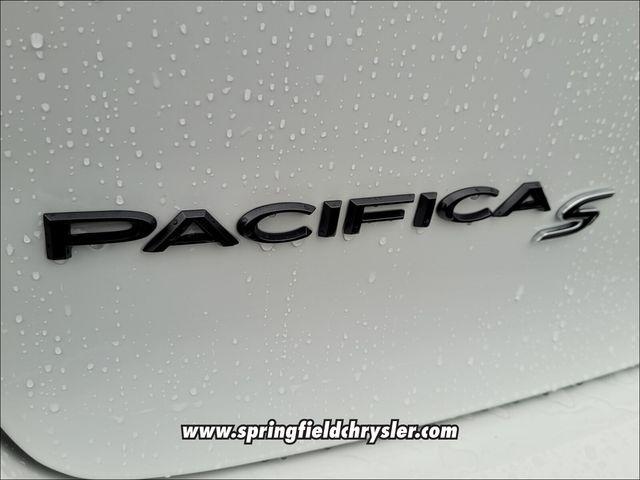 new 2023 Chrysler Pacifica Hybrid car, priced at $51,970