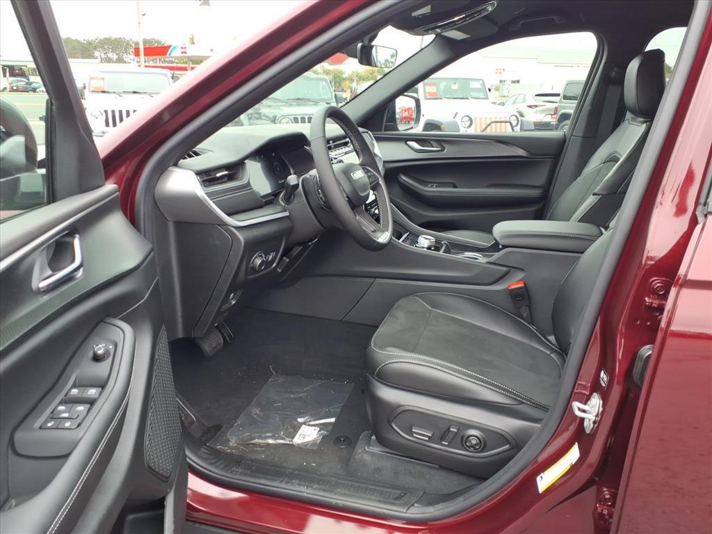 new 2025 Jeep Grand Cherokee car, priced at $44,958
