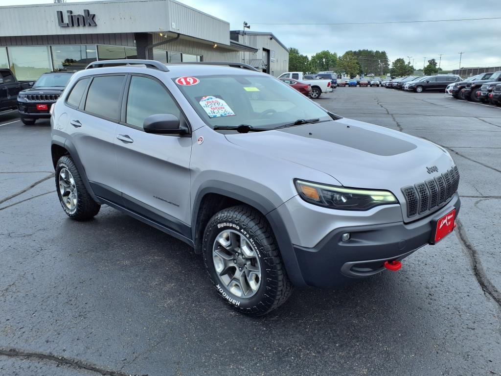 used 2019 Jeep Cherokee car, priced at $15,555