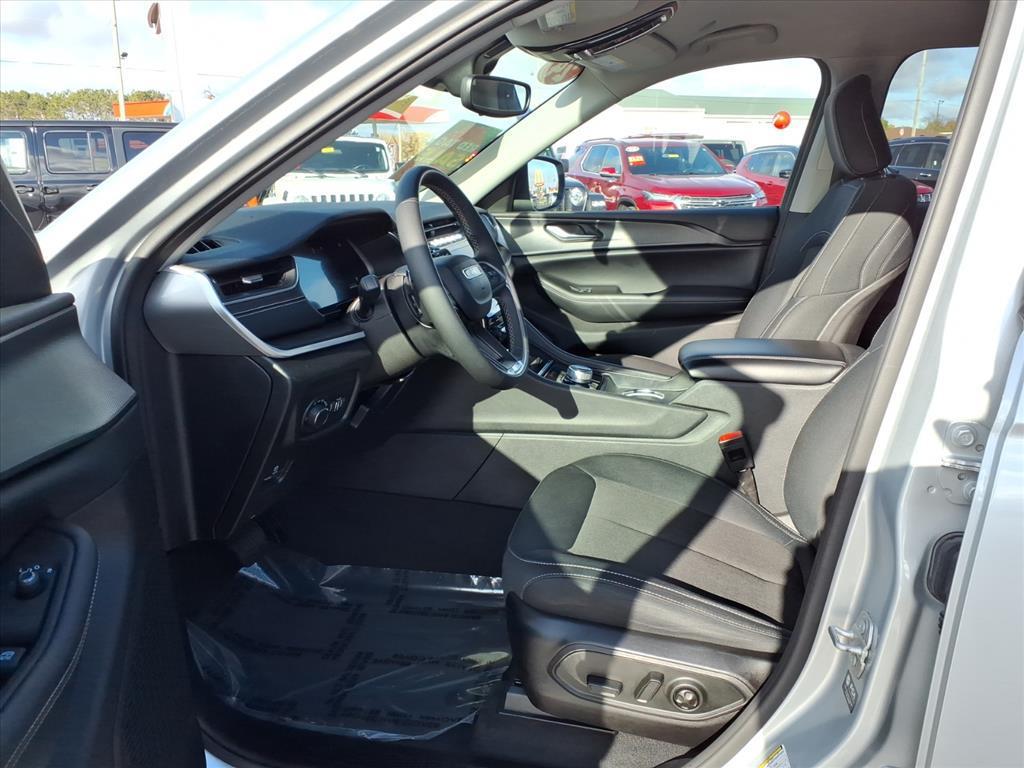 used 2024 Jeep Grand Cherokee car, priced at $29,900