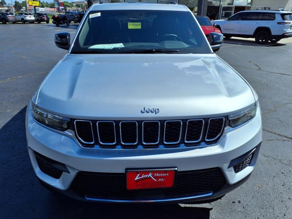 new 2025 Jeep Grand Cherokee car, priced at $41,626