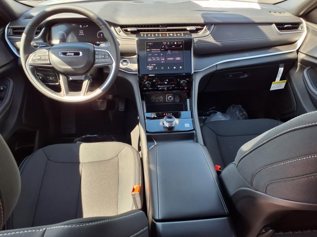 new 2025 Jeep Grand Cherokee car, priced at $41,626