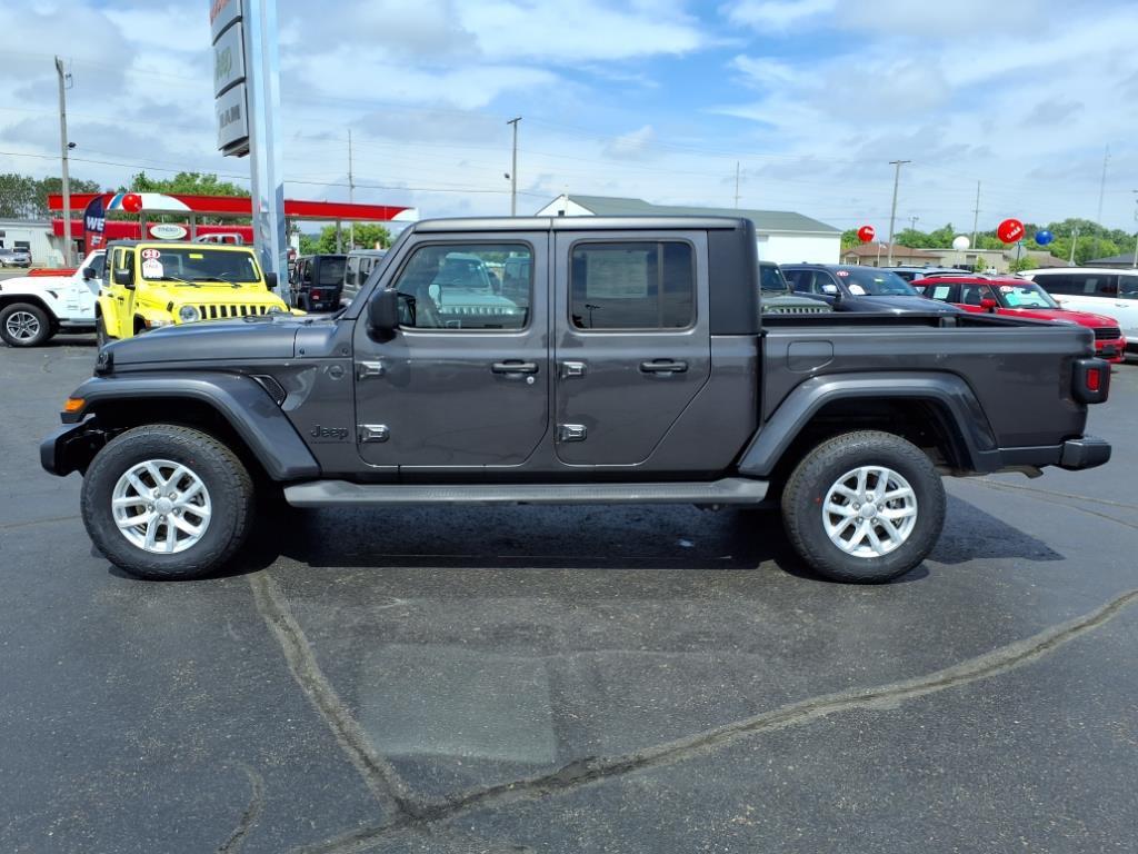 used 2023 Jeep Gladiator car, priced at $32,172