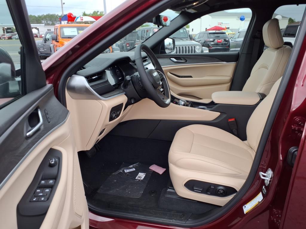 new 2025 Jeep Grand Cherokee L car, priced at $54,236