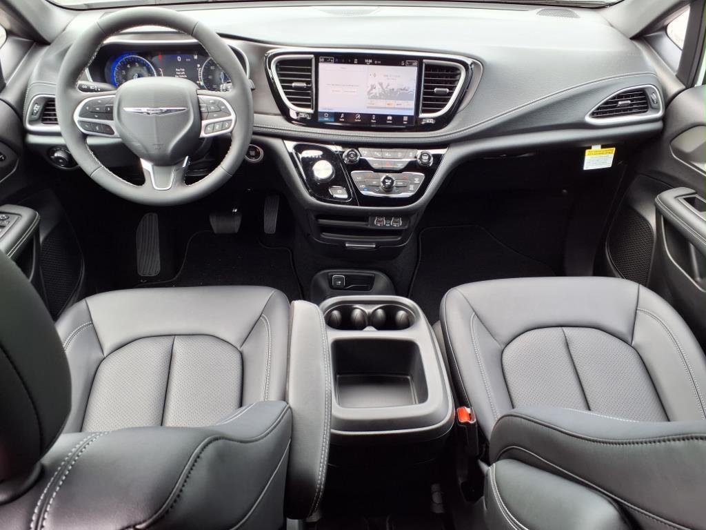 new 2025 Chrysler Pacifica car, priced at $43,394