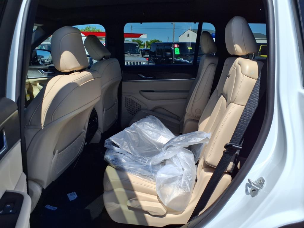 new 2025 Jeep Grand Cherokee L car, priced at $53,700