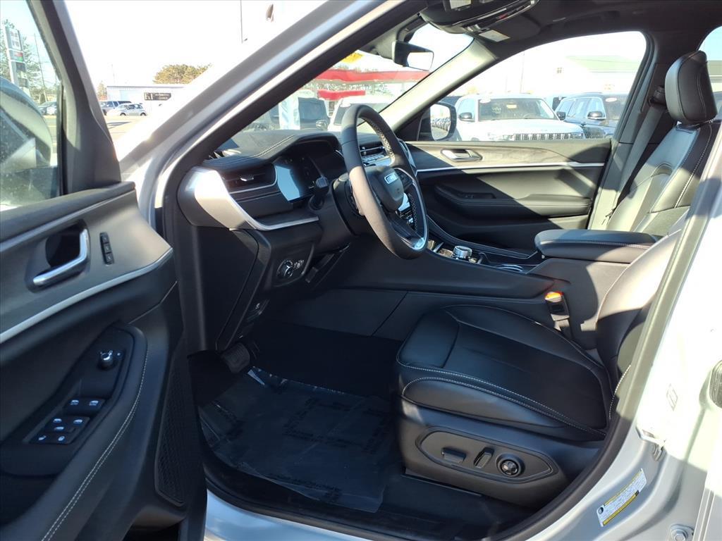 new 2025 Jeep Grand Cherokee car, priced at $43,351