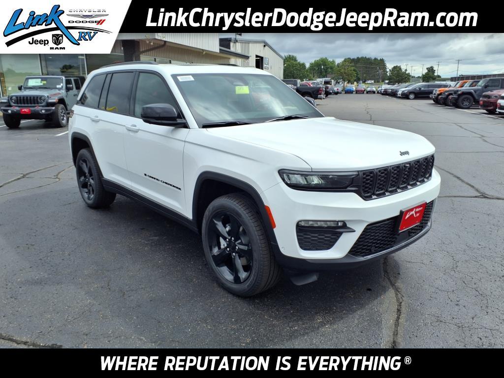 new 2025 Jeep Grand Cherokee car, priced at $49,900