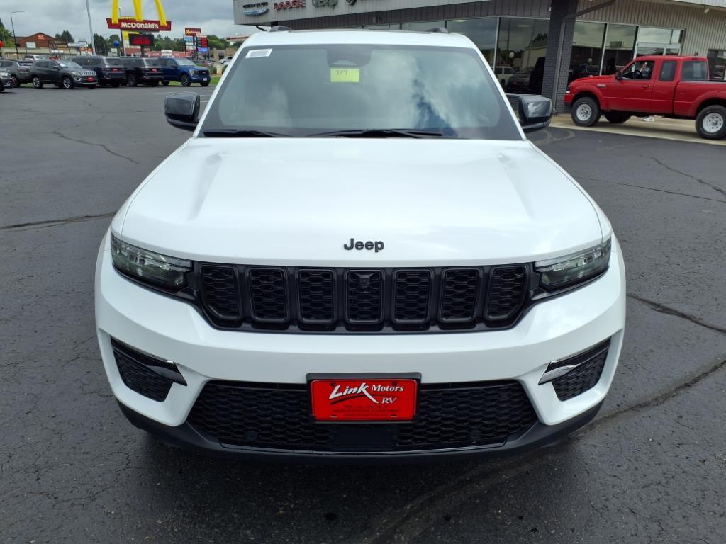 new 2025 Jeep Grand Cherokee car, priced at $49,900