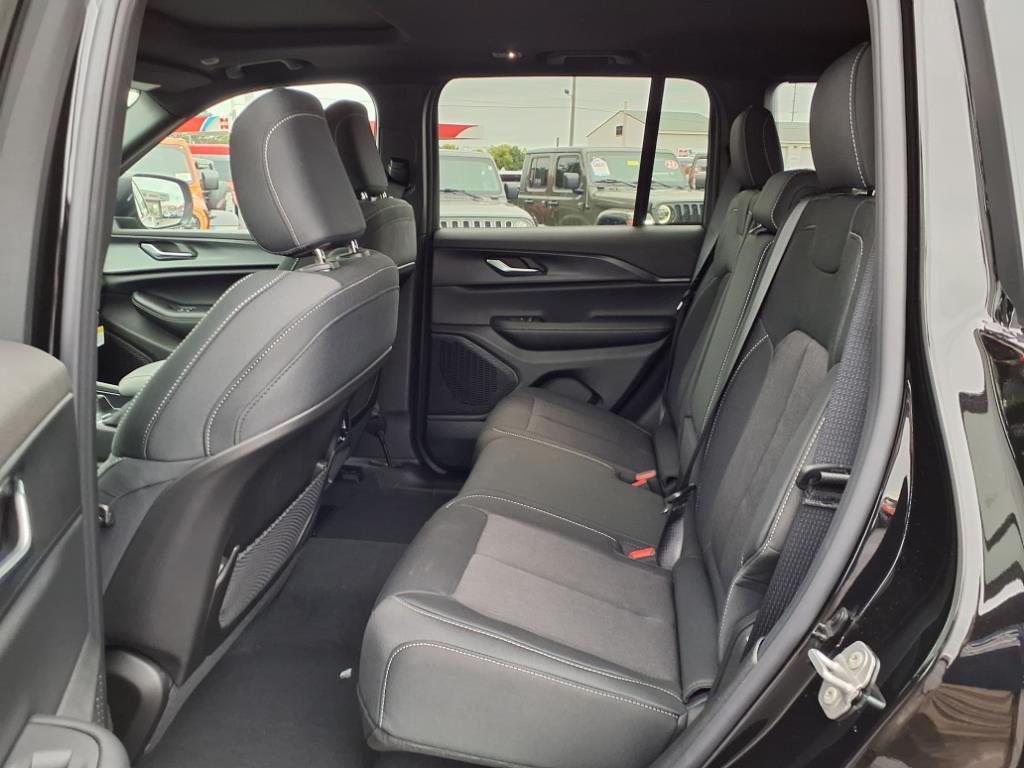 new 2025 Jeep Grand Cherokee car, priced at $41,626