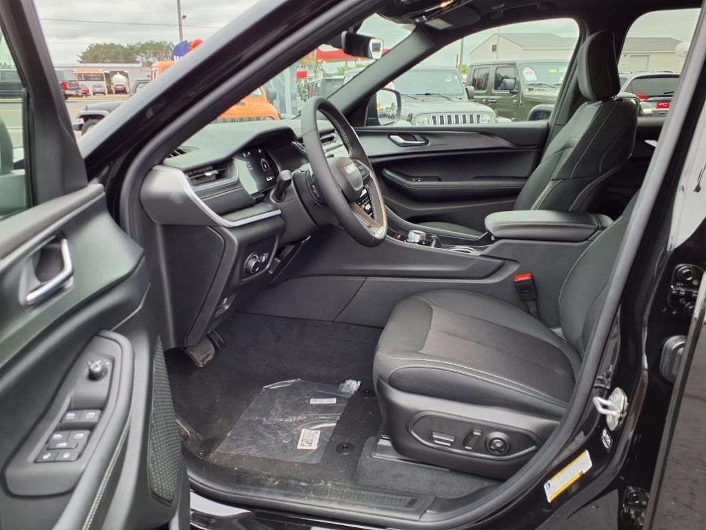 new 2025 Jeep Grand Cherokee car, priced at $41,626